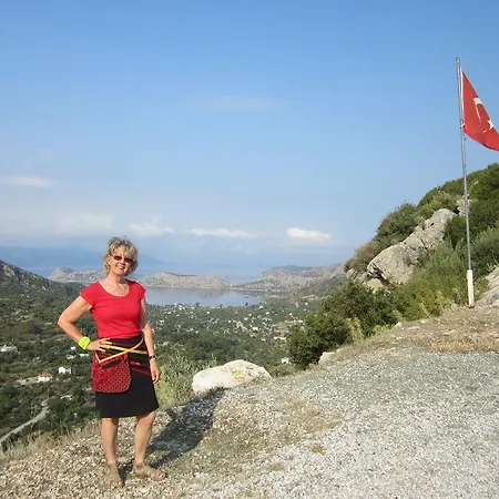 بيت ضيافة Saranda 2*