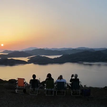 بيت ضيافة Saranda 2*