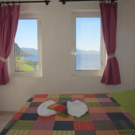 بيت ضيافة Saranda 2*