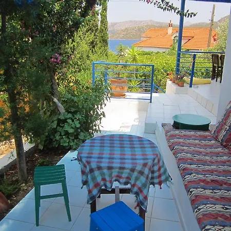 بيت ضيافة Saranda 2*